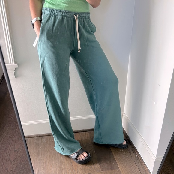 NWT Perfect White Tee Hailey Wideleg Sweatpants - Picture 3 of 8